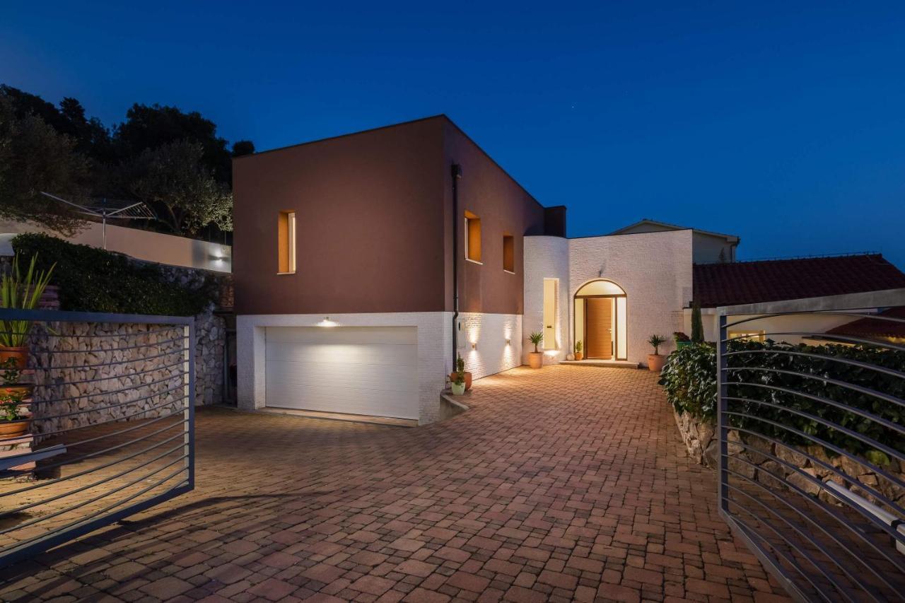 Villa Tela With Pool Zaboric Exterior photo