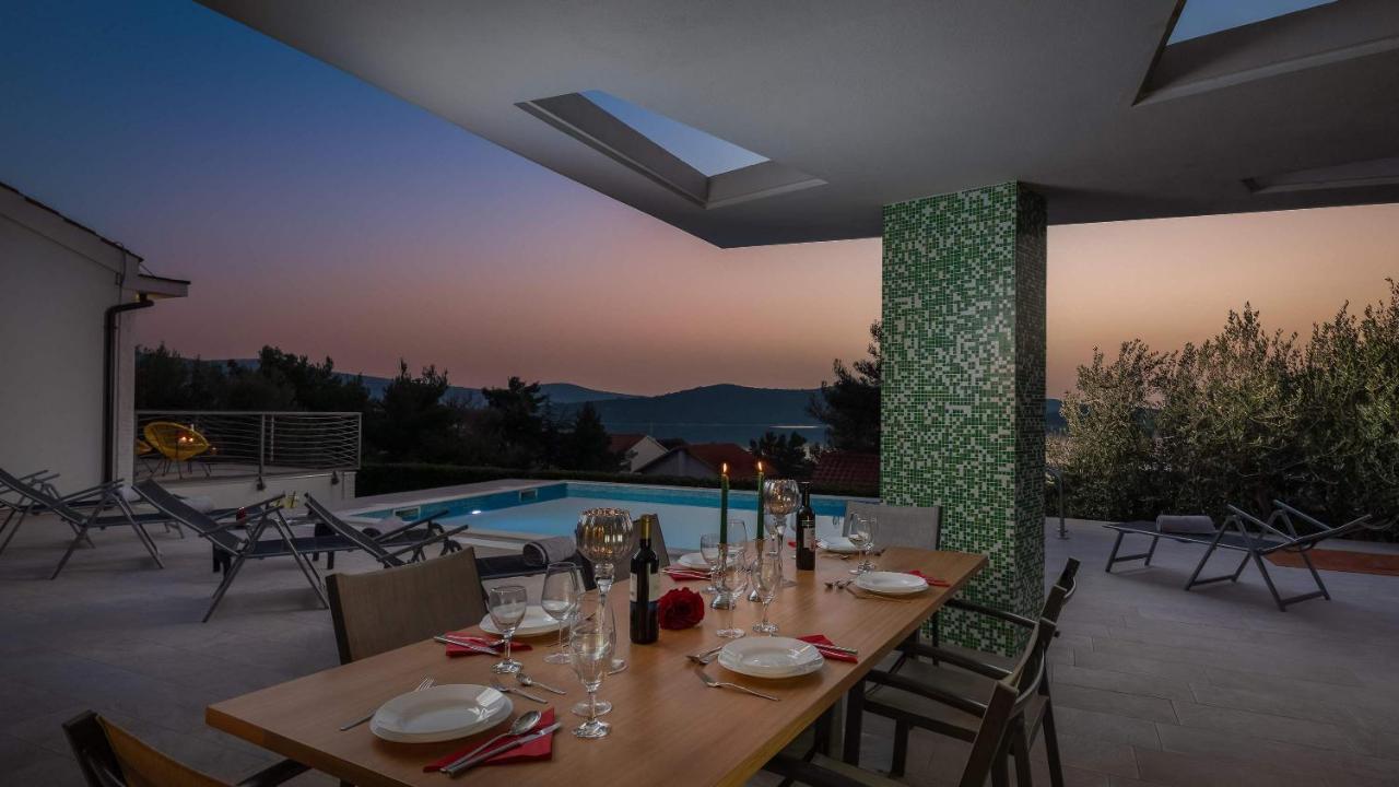 Villa Tela With Pool Zaboric Exterior photo