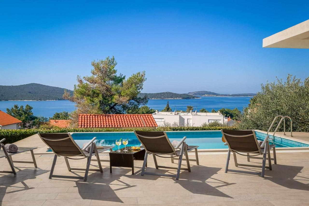 Villa Tela With Pool Zaboric Exterior photo